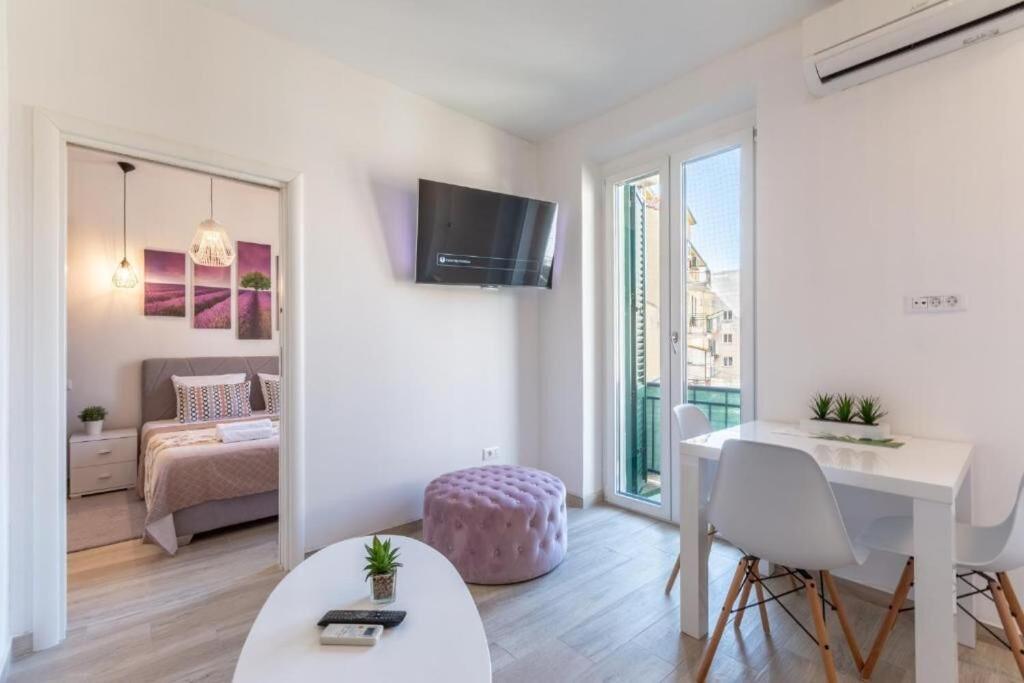 Apartments And Room Poesia Split Exterior foto