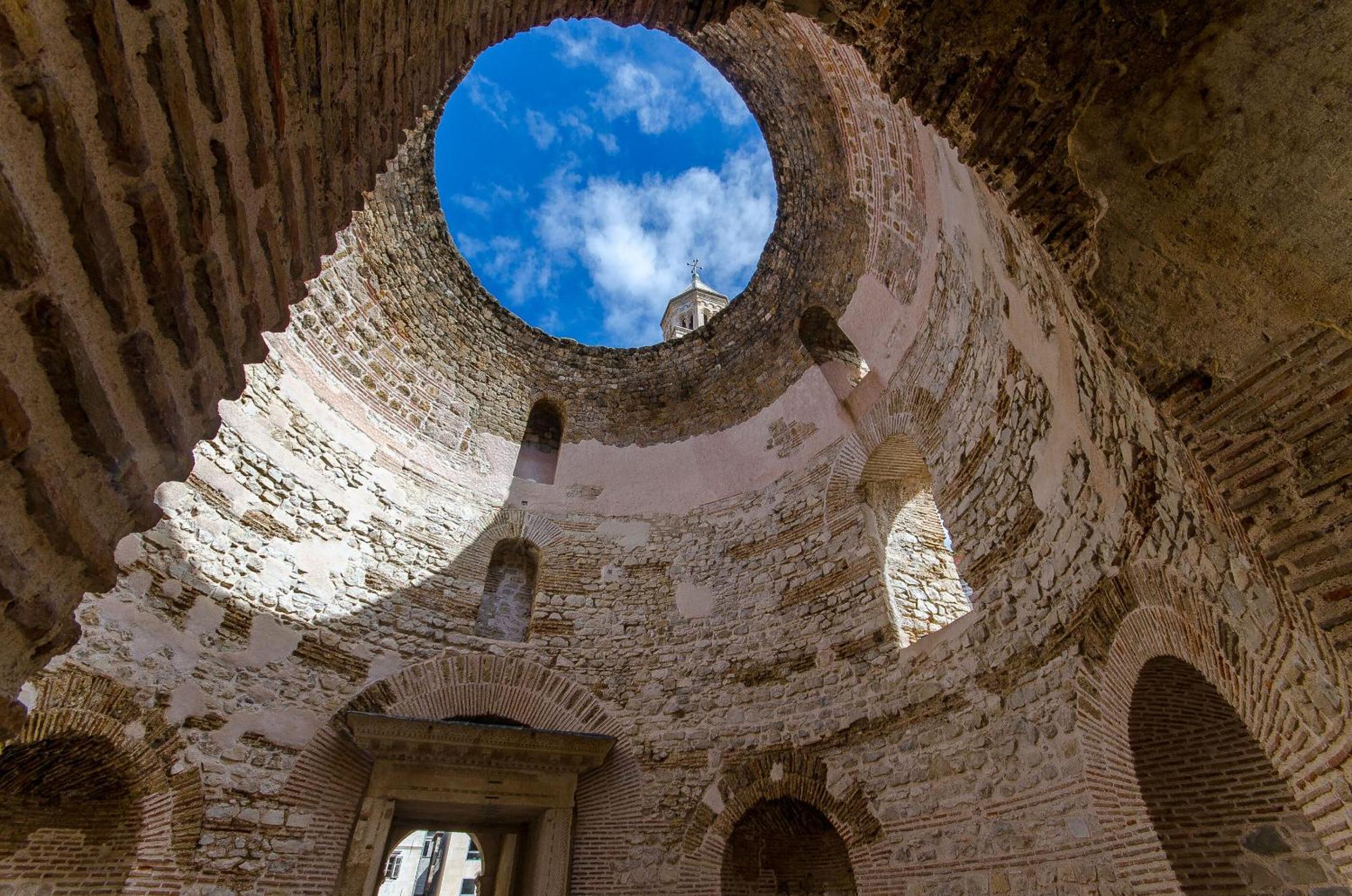 Apartments And Room Poesia Split Exterior foto