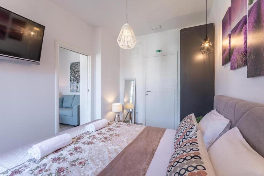 Apartments And Room Poesia Split Exterior foto