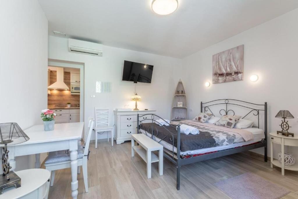Apartments And Room Poesia Split Exterior foto